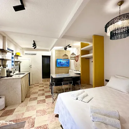 Apartman House12 *