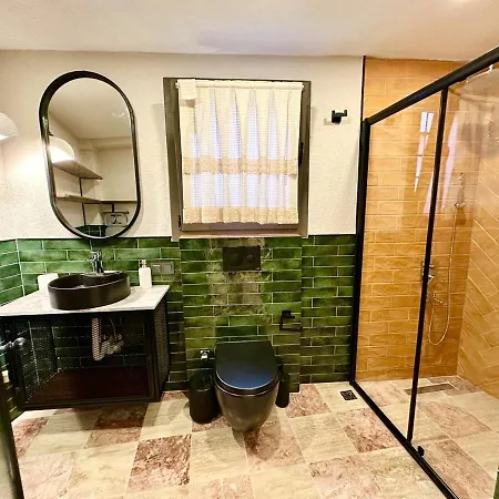 Apartman House12 *